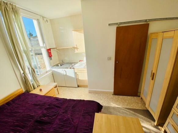 Self-contained studio flat to let close Arsenal S