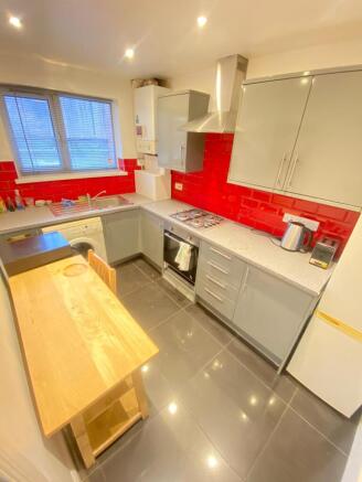 Two-Bedroom Flat for Sale ¿ Lea Bridge Road, E1