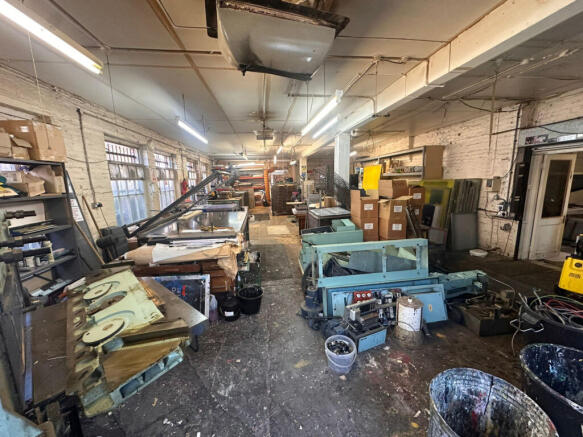 Versatile 1,800 Sq Ft Commercial Unit ¿ Ideal S