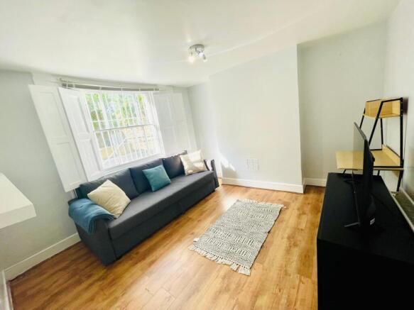 Charming 2-Bedroom Flat in Dalston with Private G