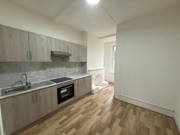 Charming 2-Bedroom Flat on Barking Road ¿ Minut