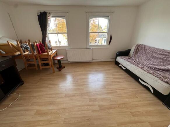 Bright 1 Bedroom Flat with Shared Garden Haringey