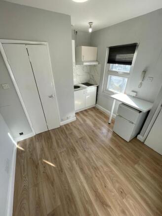 Newly Refurbished studio flat in the heart of Cam