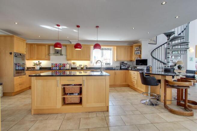 Open Plan Family Room/Kitchen