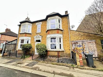 Temple Road, London, TW3