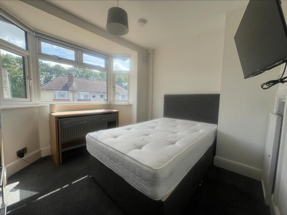 Bedroom ].jpeg