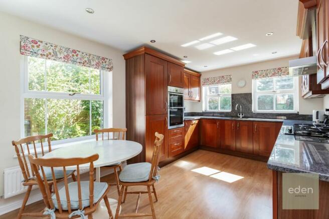 KITCHEN/BREAKFAST ROOM