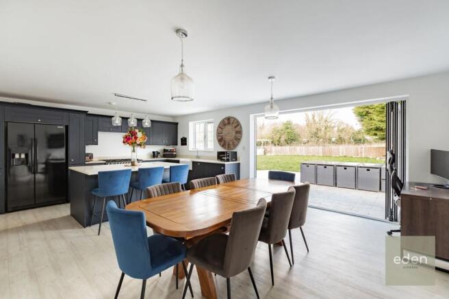 KITCHEN/DINER