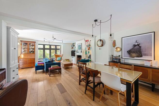 LIVING/DINING ROOM