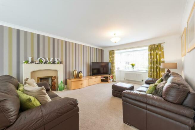 35 Whitchurch Lane, Dickens Heath, B90 1PB_13.jpg