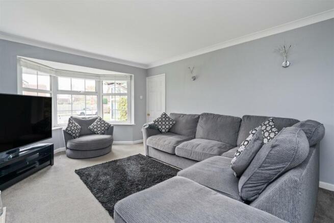 16 Maybridge Drive, Hillfield, B91 3NE DMS3011_9.j