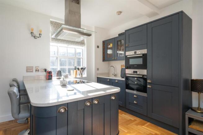 Apartment 8, 150 Great Charles Street_13.jpg