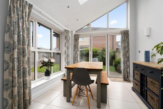 4 Liveridge Close_8.jpg