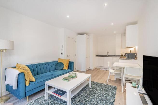 Apartment 44 Broadoaks-6_lo.jpg
