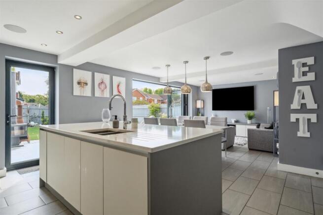 21 Charlesworth Avenue_17.jpg