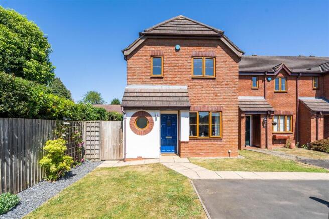 2 Enderby Close Bentley Heath_4.jpg