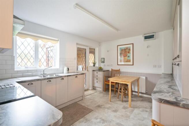 16 Frankholmes Drive_14.jpg