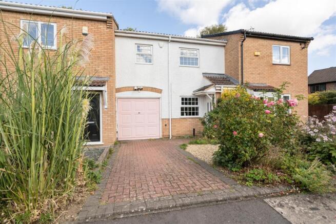 20 Crimscote Close_11.jpg