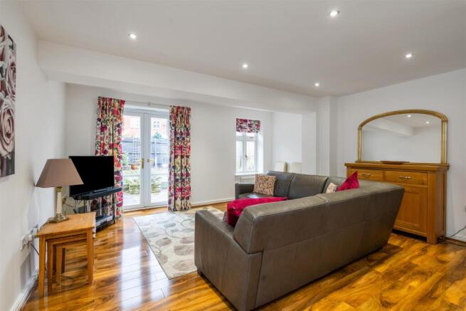 14 Middlewood Close_2.jpg