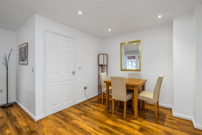 14 Middlewood Close_4.jpg