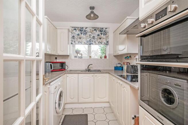 32 Croftleigh Gardens_3.jpg