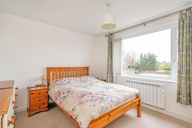 32 Croftleigh Gardens_4.jpg