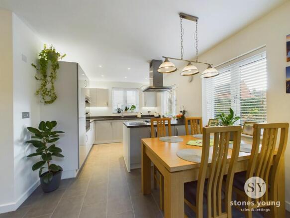 Fantastic Open Plan Living Dining Kitchen