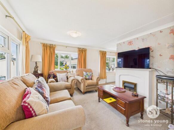 Lounge & Dining Room