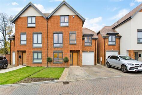 Apsley Walk, Richings Park