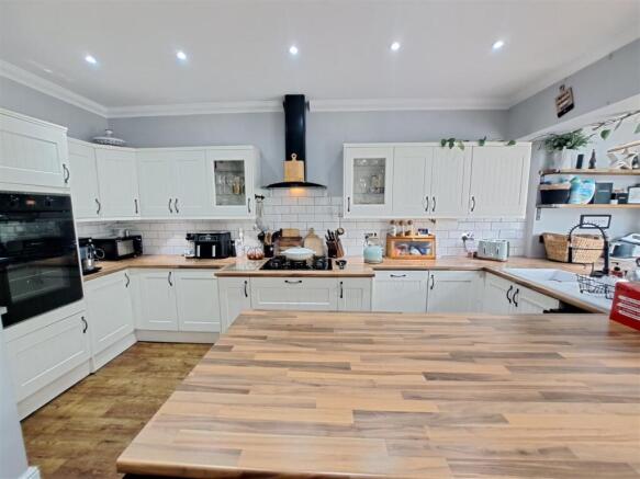 Open Plan Kitchen/Diner/Family Room