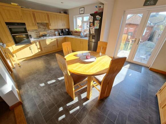 KITCHEN/DINER