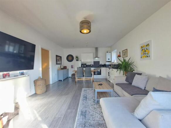 Open Plan Living/Dining Room & Kitchen