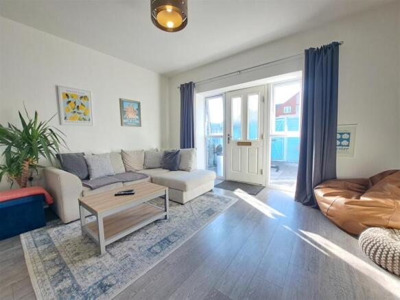 Open Plan Living/Dining Room & Kitchen