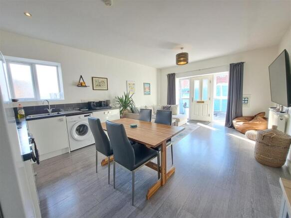 Open Plan Living/Dining Room & Kitchen