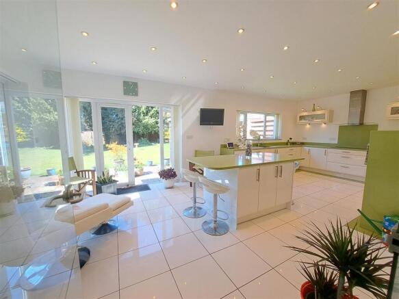 Kitchen/Breakfast Room