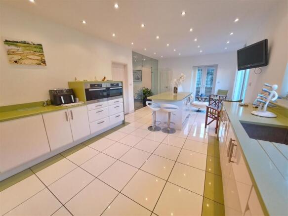 Kitchen/Breakfast Room