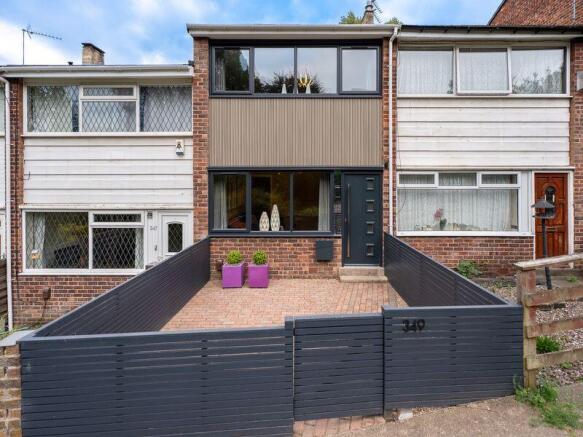 Stylish Fully Furnished 2-Bed in the Heart of Cha