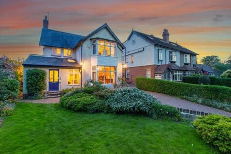 North Park Grove, Roundhay, LS8