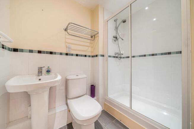 Shower W.C (1)