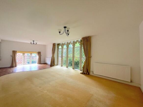 Living Room/Dining Room (1)