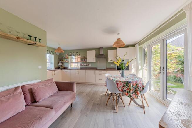 Kitchen/Dining Room (1)