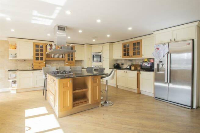 Kitchen/ Dining Room