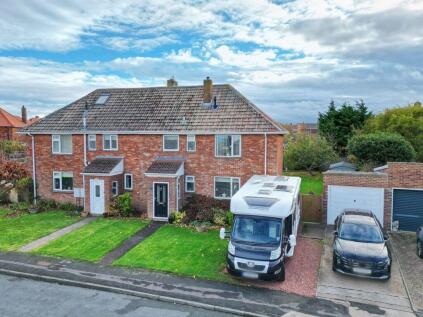 8 Farm Close, Whitby