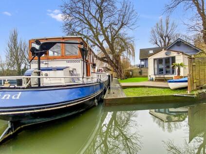 Lammas Drive, Staines, Surrey, TW18