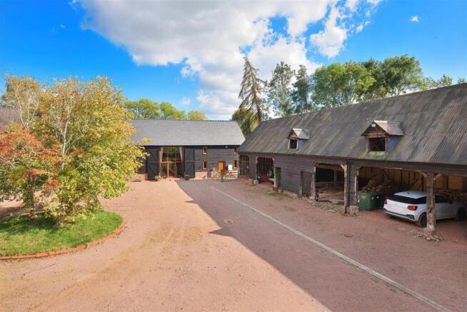 Old Court Barn Brobury (09).jpg