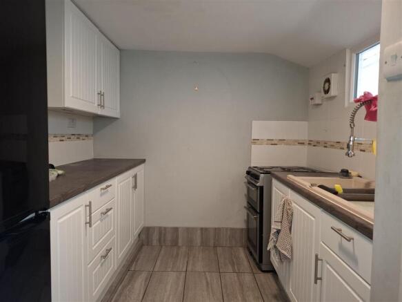 Kitchen (2).jpg
