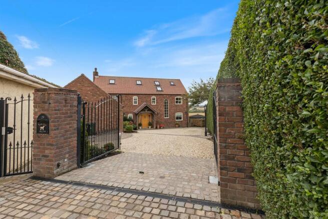 29 Hilltop, Brierley, S72 9LF 03_297.jpg