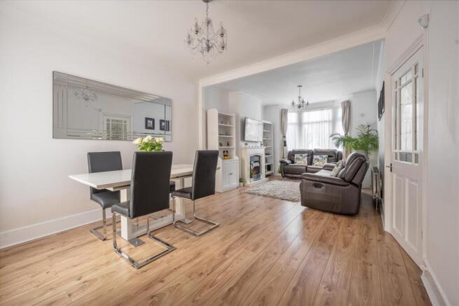 Selwyn Avenue E4