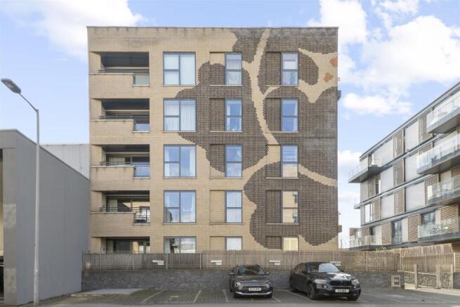 Citius Court, E4