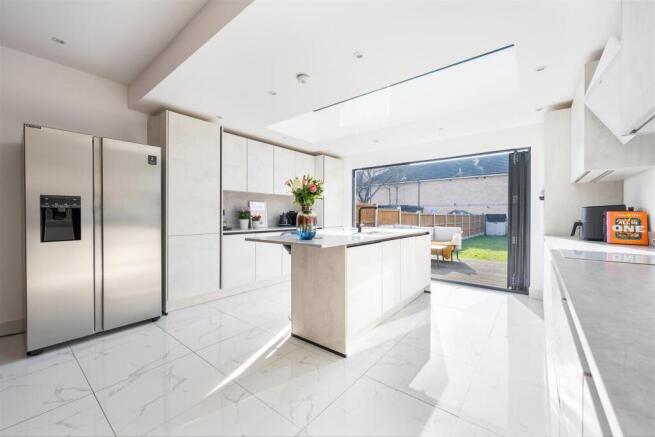 Ainslie Wood Road E4